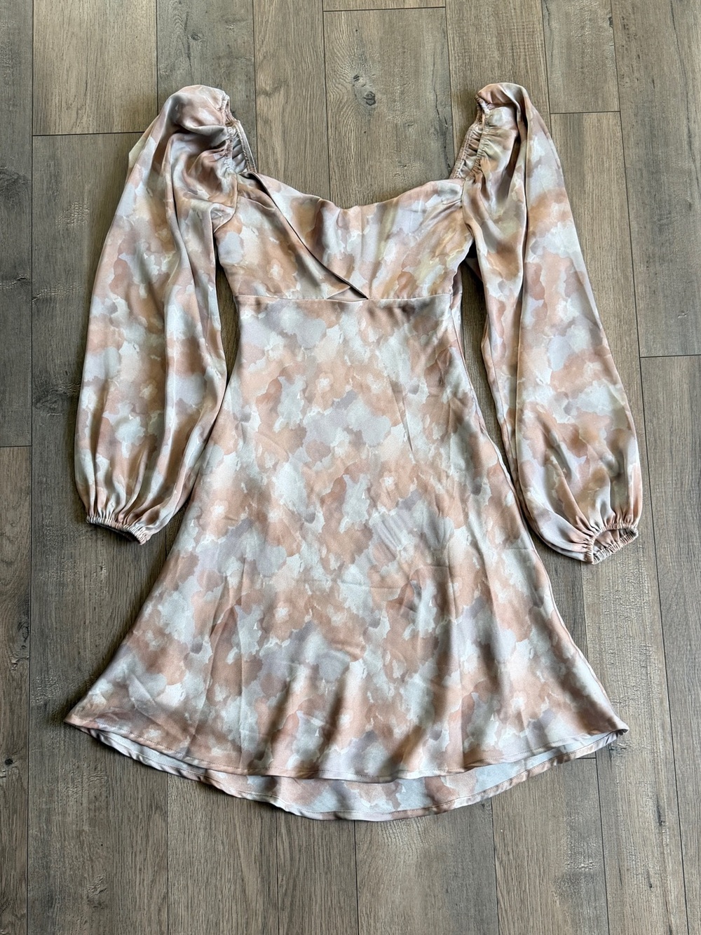 ASTR The Label Abstract Print Long Sleeve Satin Dress Size XS